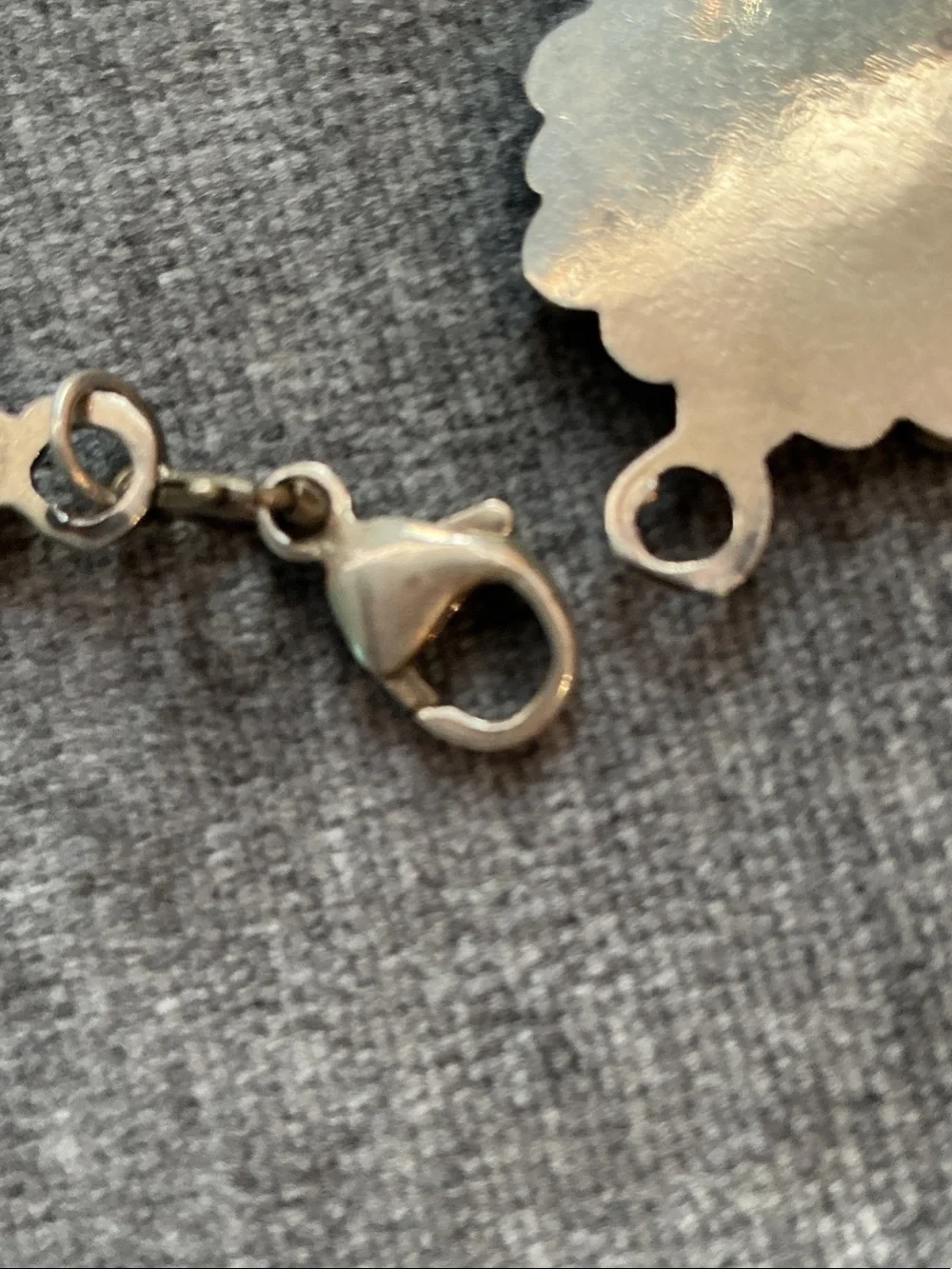N/A bracelet features